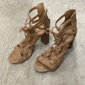 Medina lace up back zip tan Chunky heels. 7.5